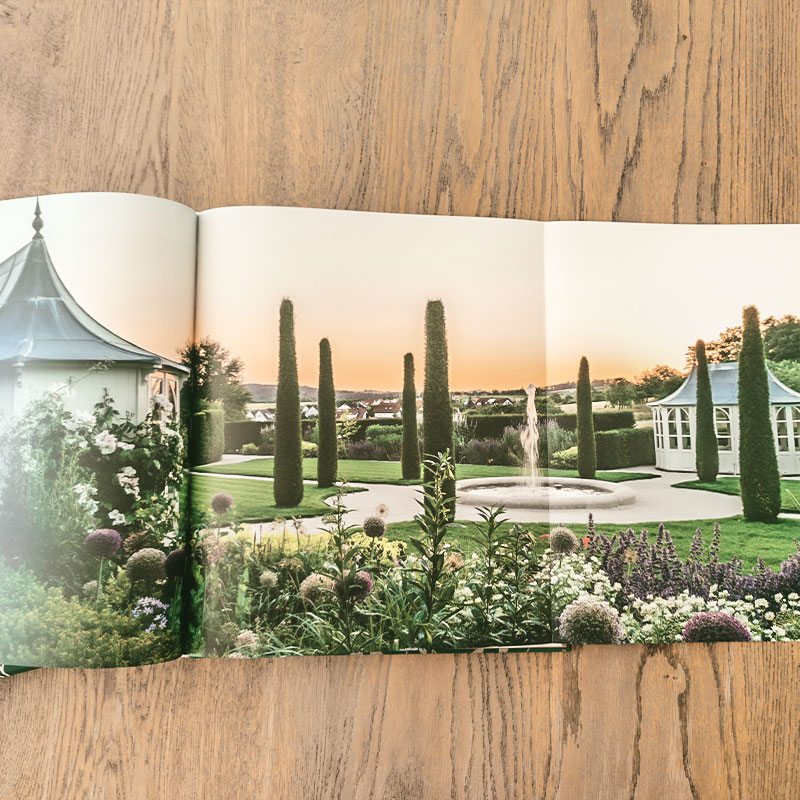 "Luxus Gärten" mit ausklappbaren Panoramabildern